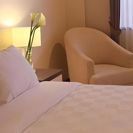 Bella Hotel סוראבאיה מראה חיצוני תמונה