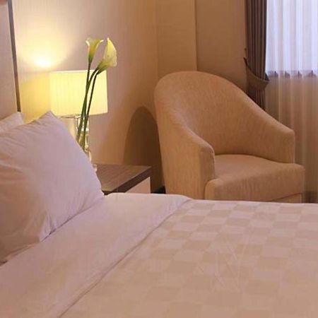 Bella Hotel סוראבאיה מראה חיצוני תמונה