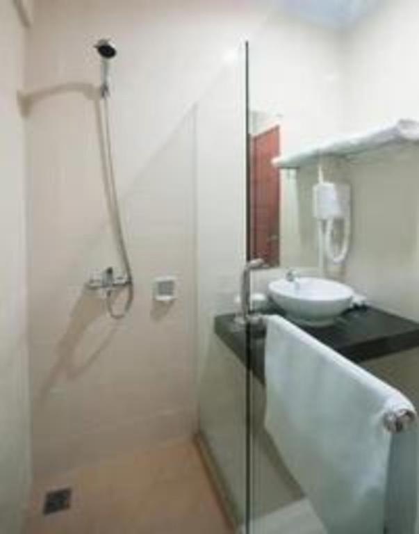 Bella Hotel סוראבאיה מראה חיצוני תמונה
