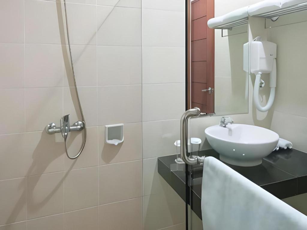 Bella Hotel סוראבאיה מראה חיצוני תמונה