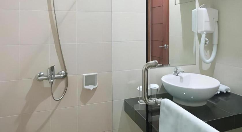 Bella Hotel סוראבאיה מראה חיצוני תמונה