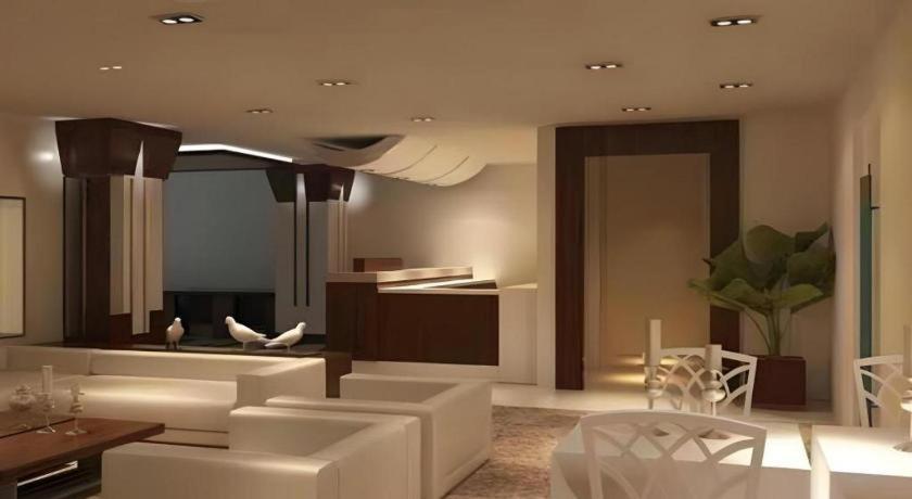 Bella Hotel סוראבאיה מראה חיצוני תמונה