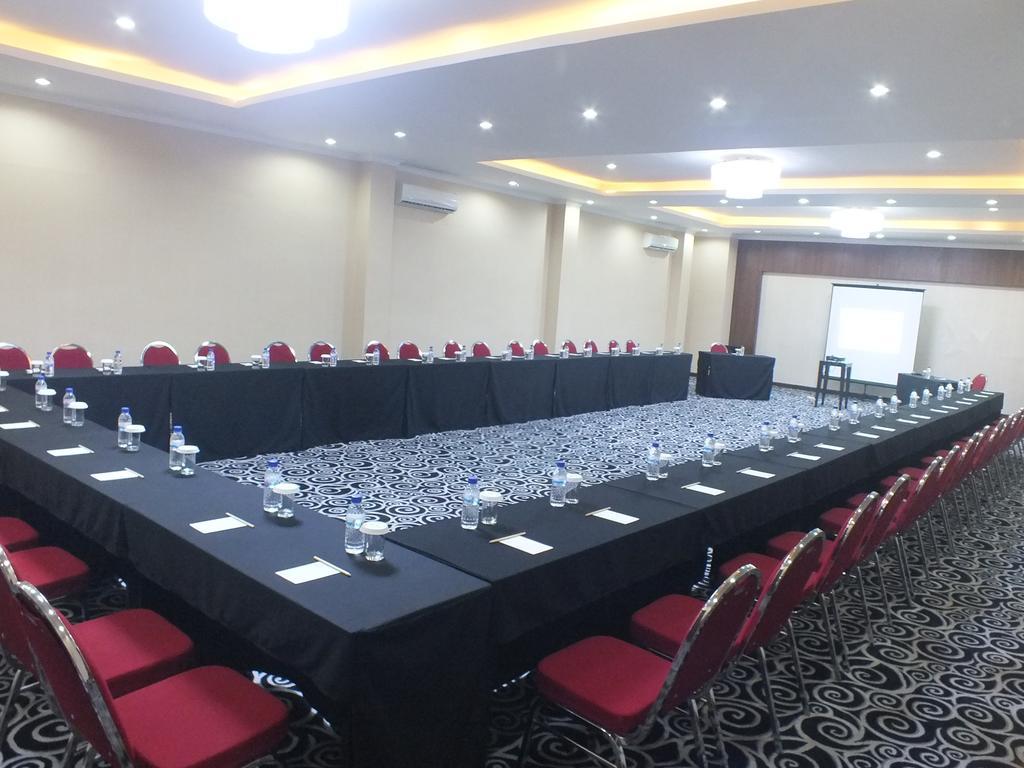 Bella Hotel סוראבאיה מראה חיצוני תמונה