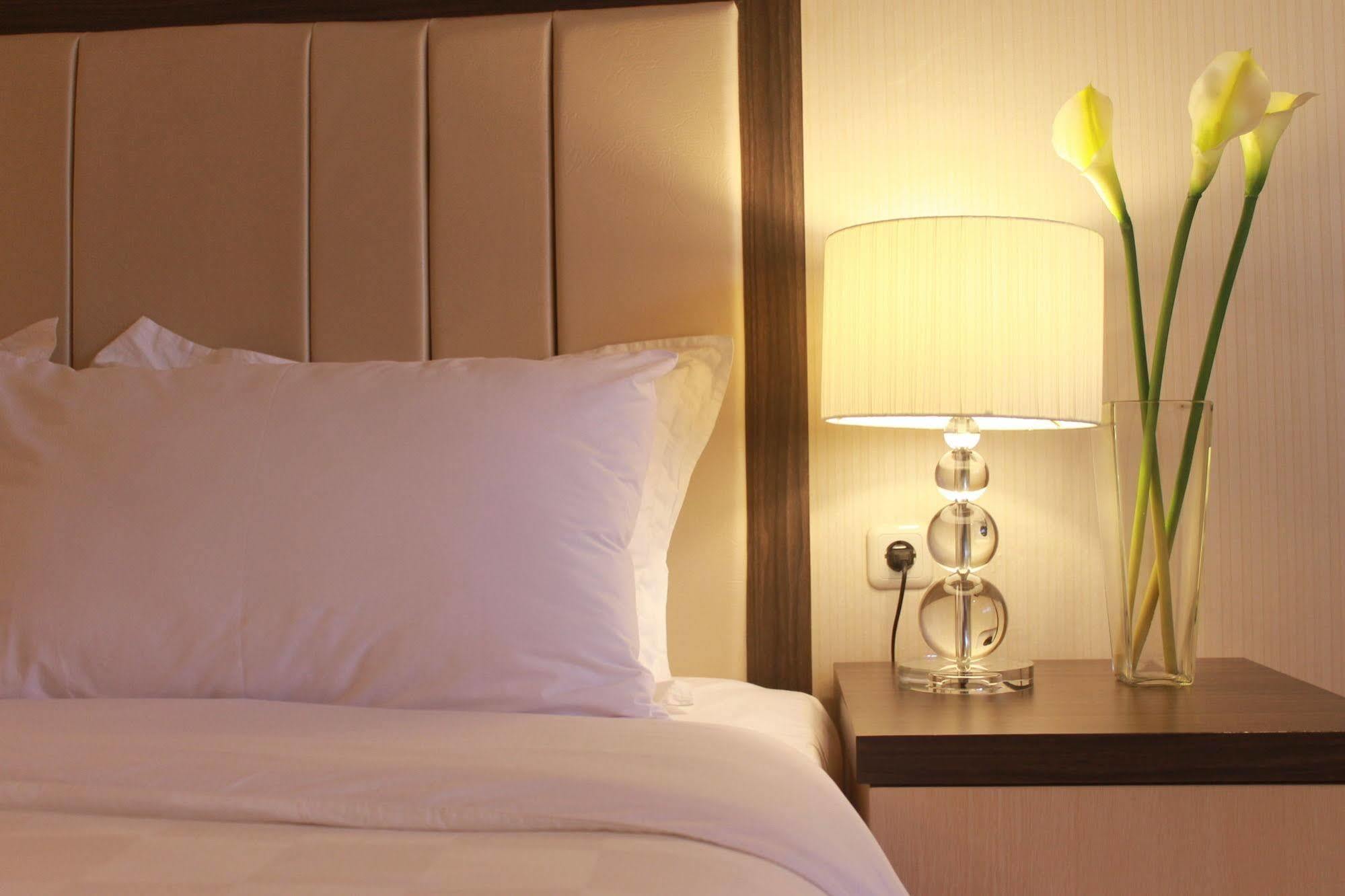 Bella Hotel סוראבאיה מראה חיצוני תמונה
