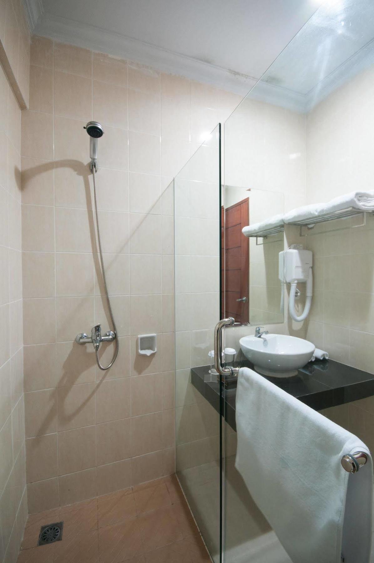 Bella Hotel סוראבאיה מראה חיצוני תמונה