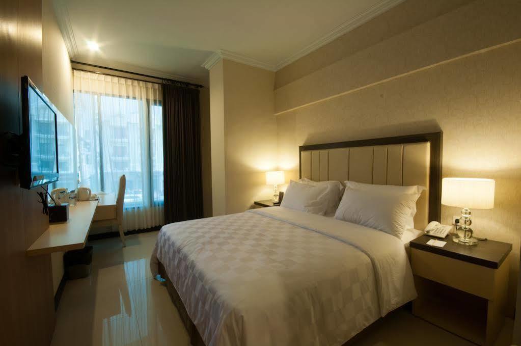 Bella Hotel סוראבאיה מראה חיצוני תמונה